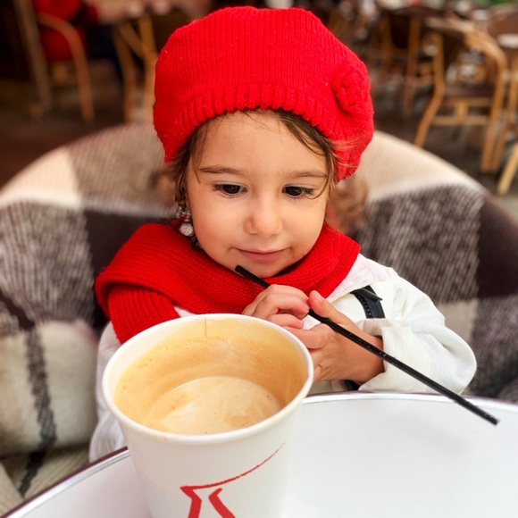 Meet your Posher, Irina. Mother of 6 years old daughter Monica.🩷🛍️🎀 - Picture 2 of 2